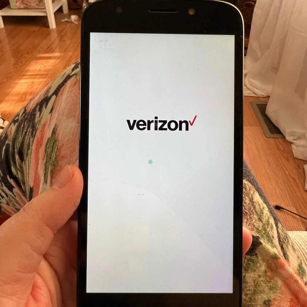 Motorola E5 Go XT 1921-8 Verizon Android Smart Phone